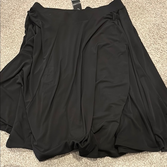 Elegant Black Women's Skirt - Picture 6 of 8